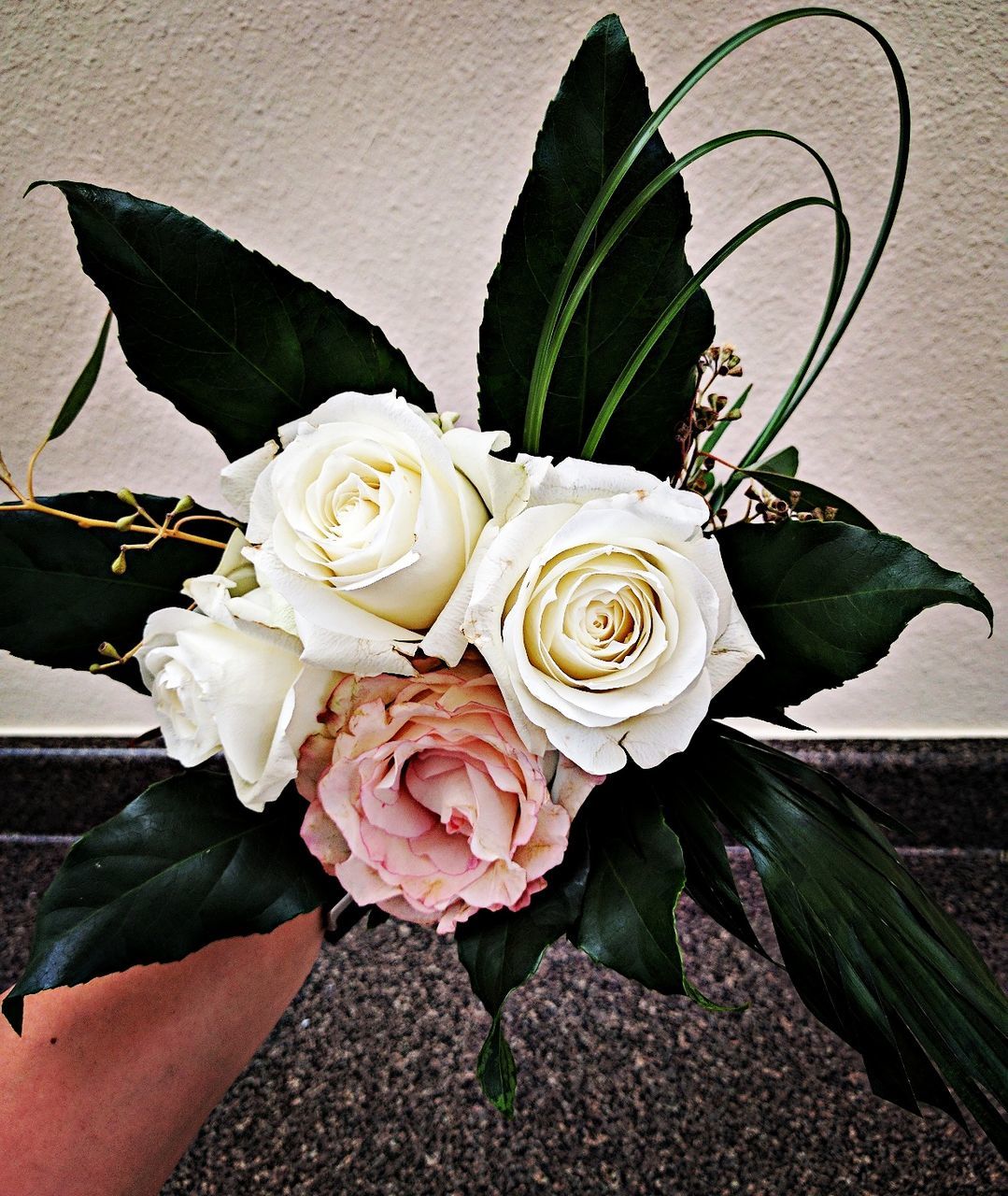 CLOSE-UP OF WHITE ROSE BOUQUET