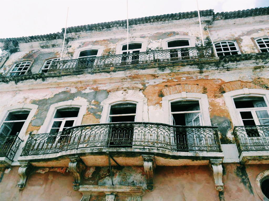 LOW ANGLE VIEW OF RESIDENTIAL BUILDING