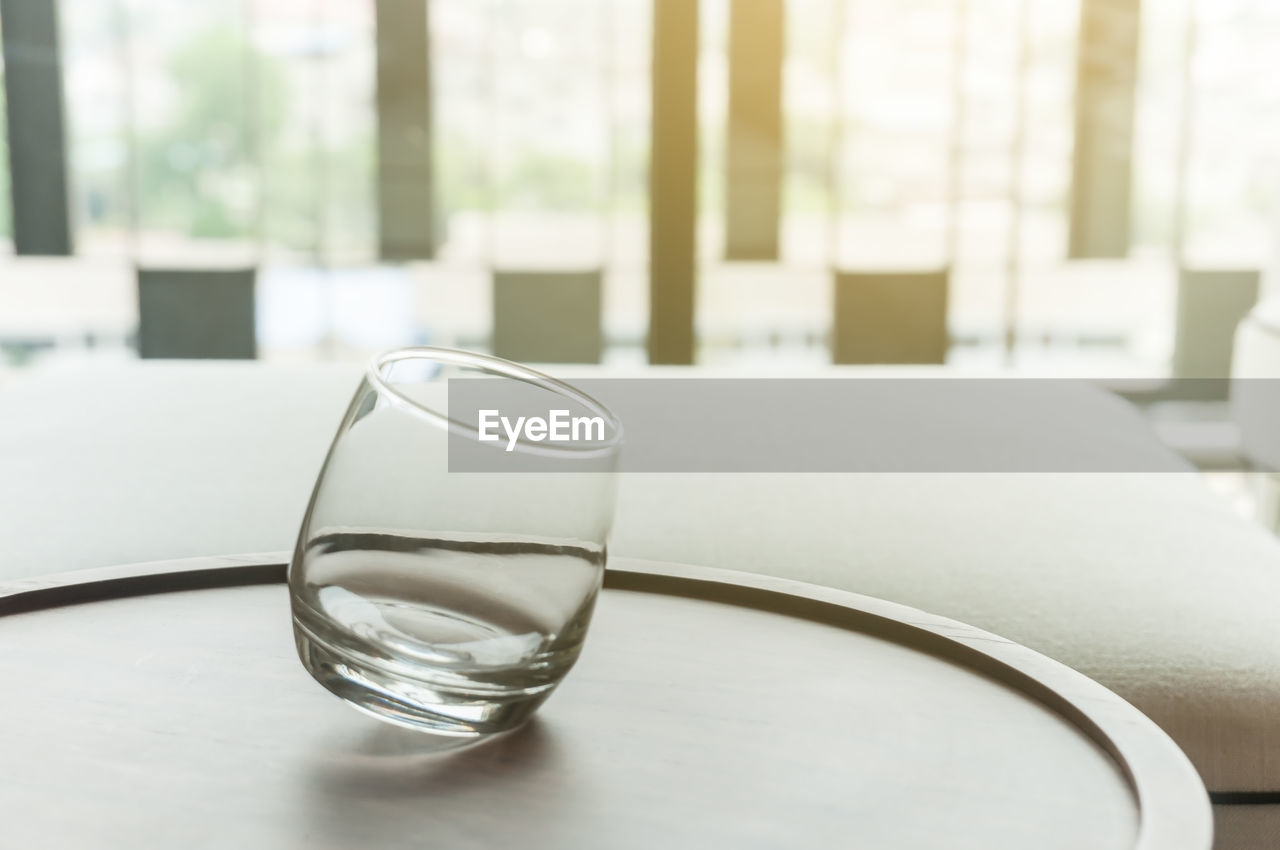 CLOSE-UP OF GLASS OF WATER