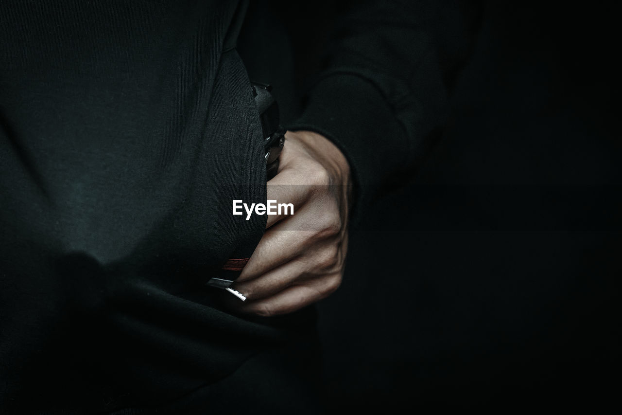 MIDSECTION OF MAN HOLDING HANDS