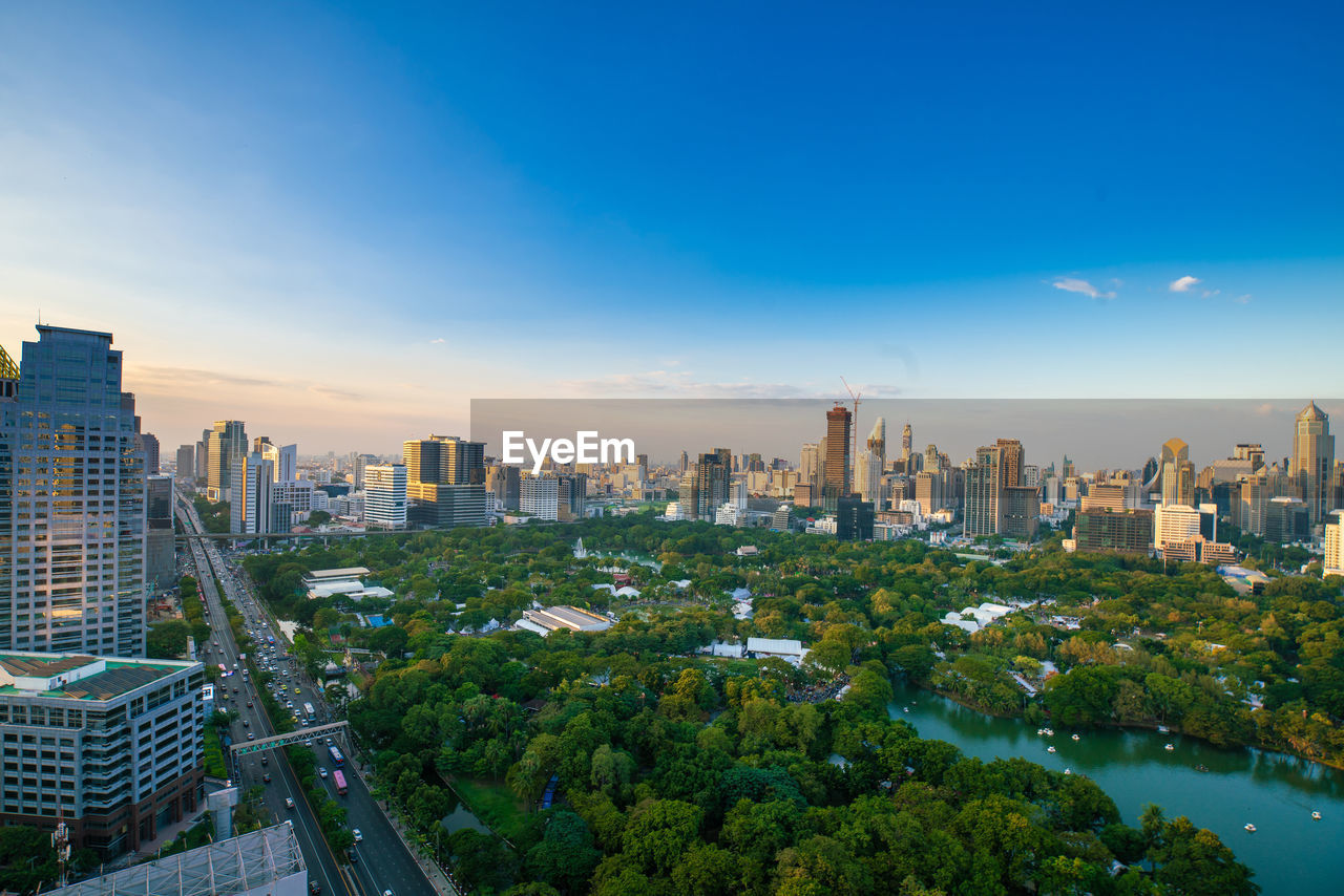 PANORAMIC VIEW OF BUILDINGS AGAINST SKY IN CITY