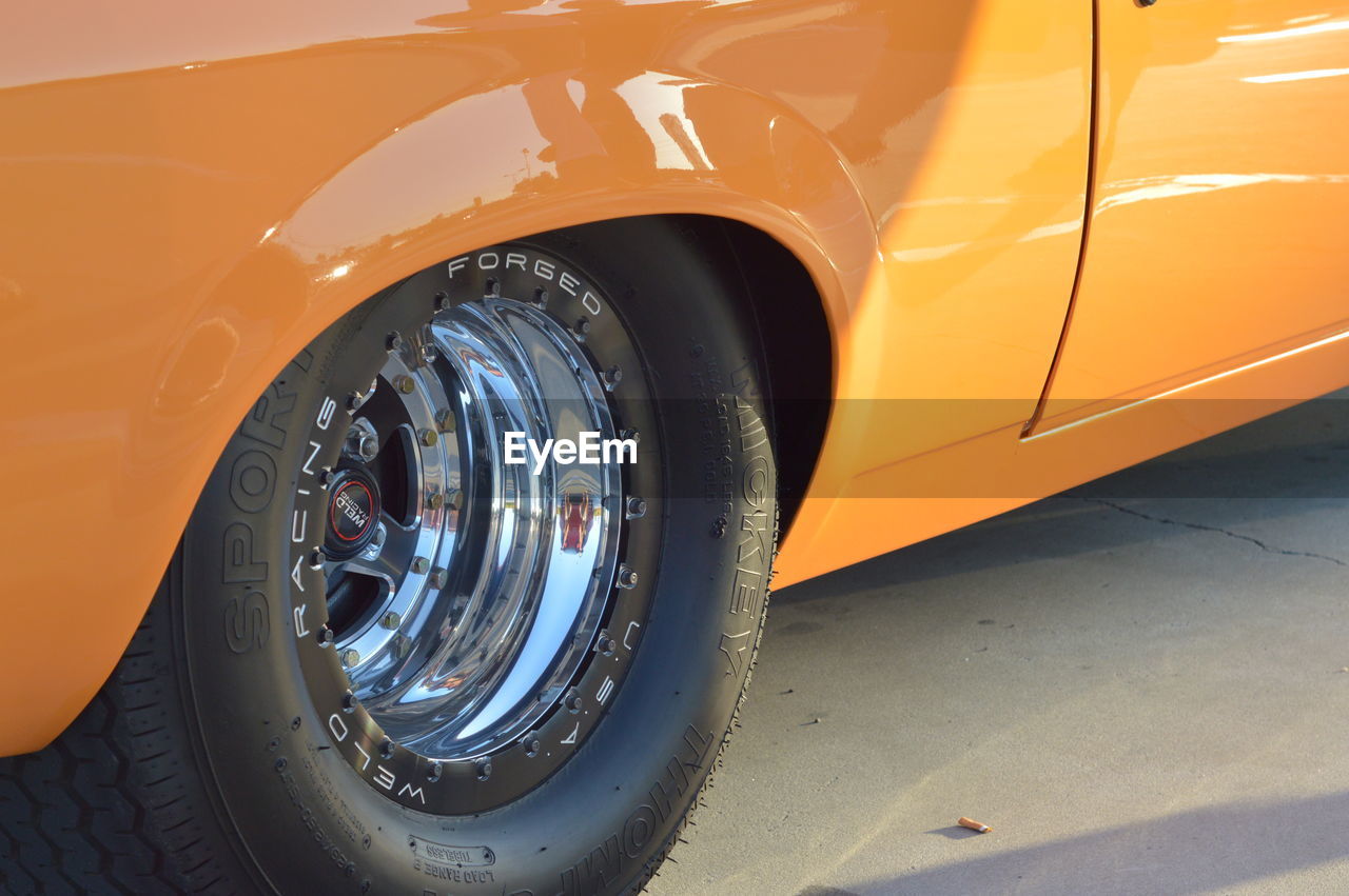 HIGH ANGLE VIEW OF TIRE CAR IN BUS