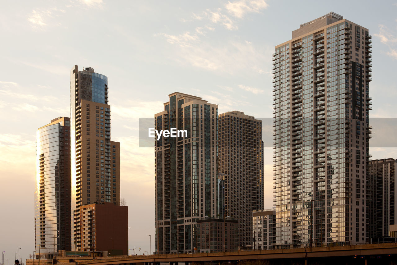 Skyline of buildings at chicago river shore, chicago, illinois, united states