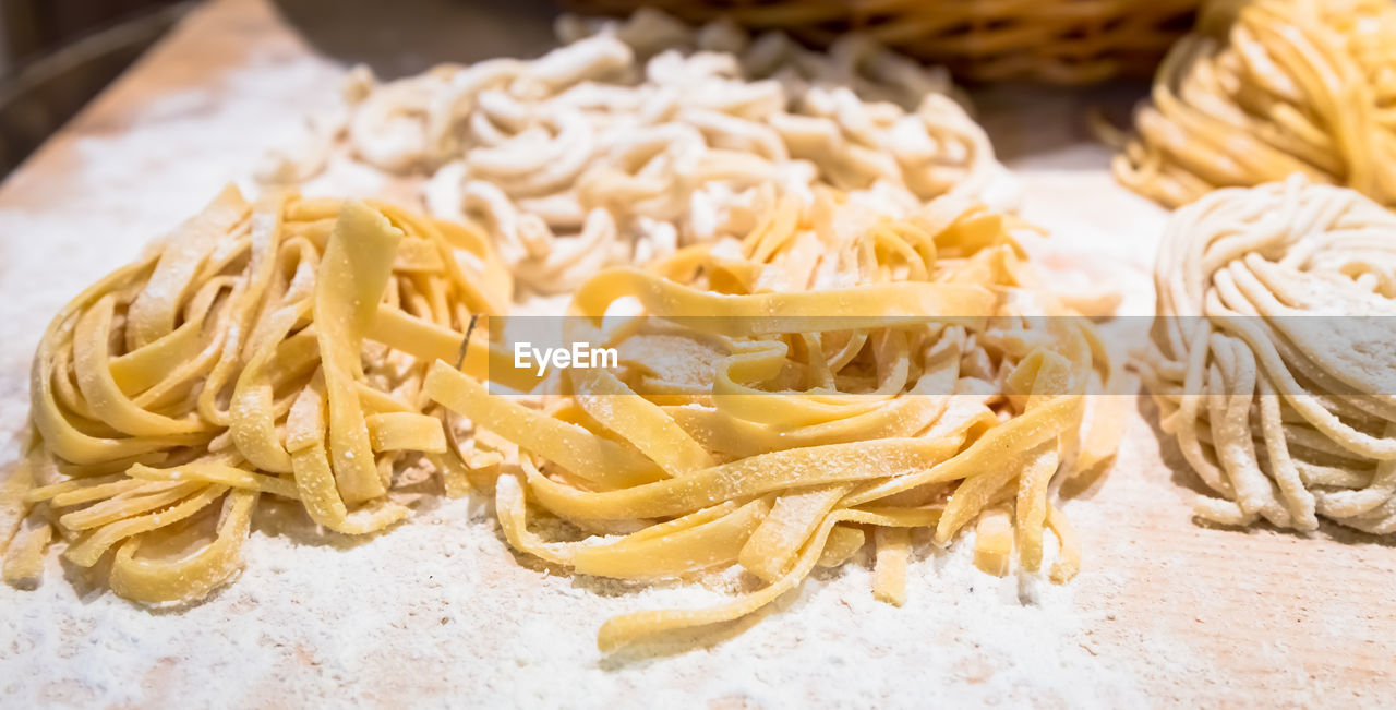 CLOSE-UP OF PASTA WITH VEGETABLES