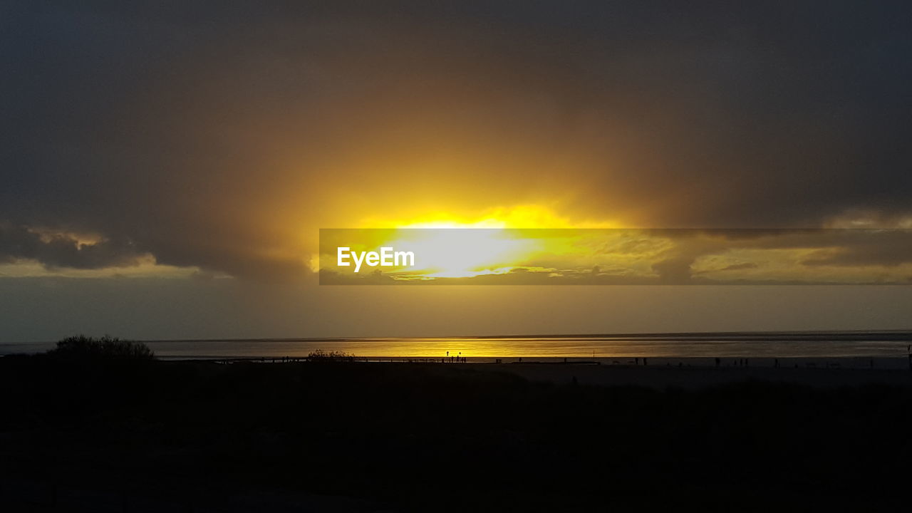 SCENIC VIEW OF SUNSET OVER BEACH