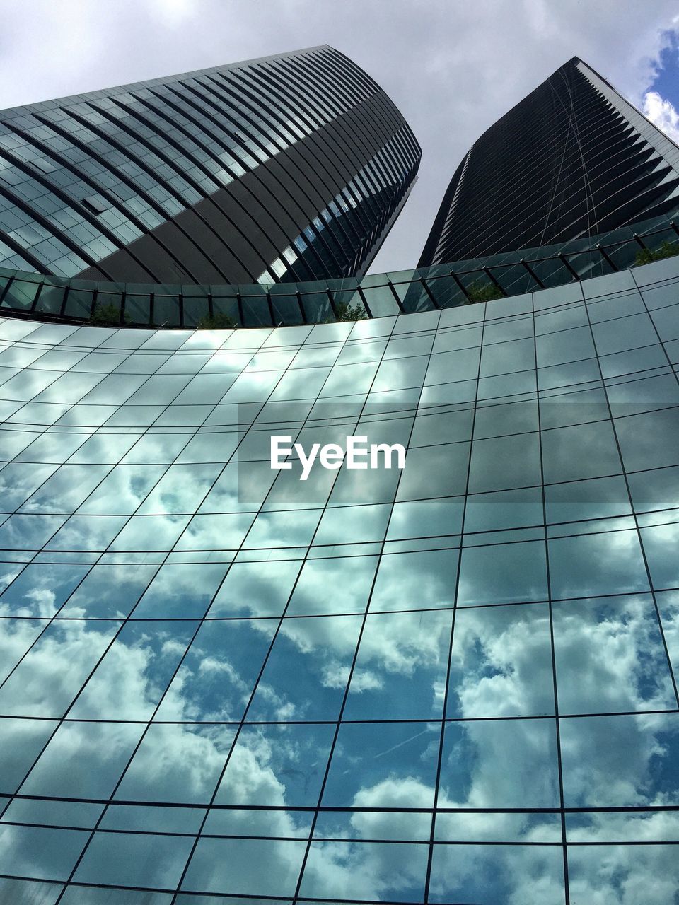 LOW ANGLE VIEW OF OFFICE BUILDING AGAINST SKY