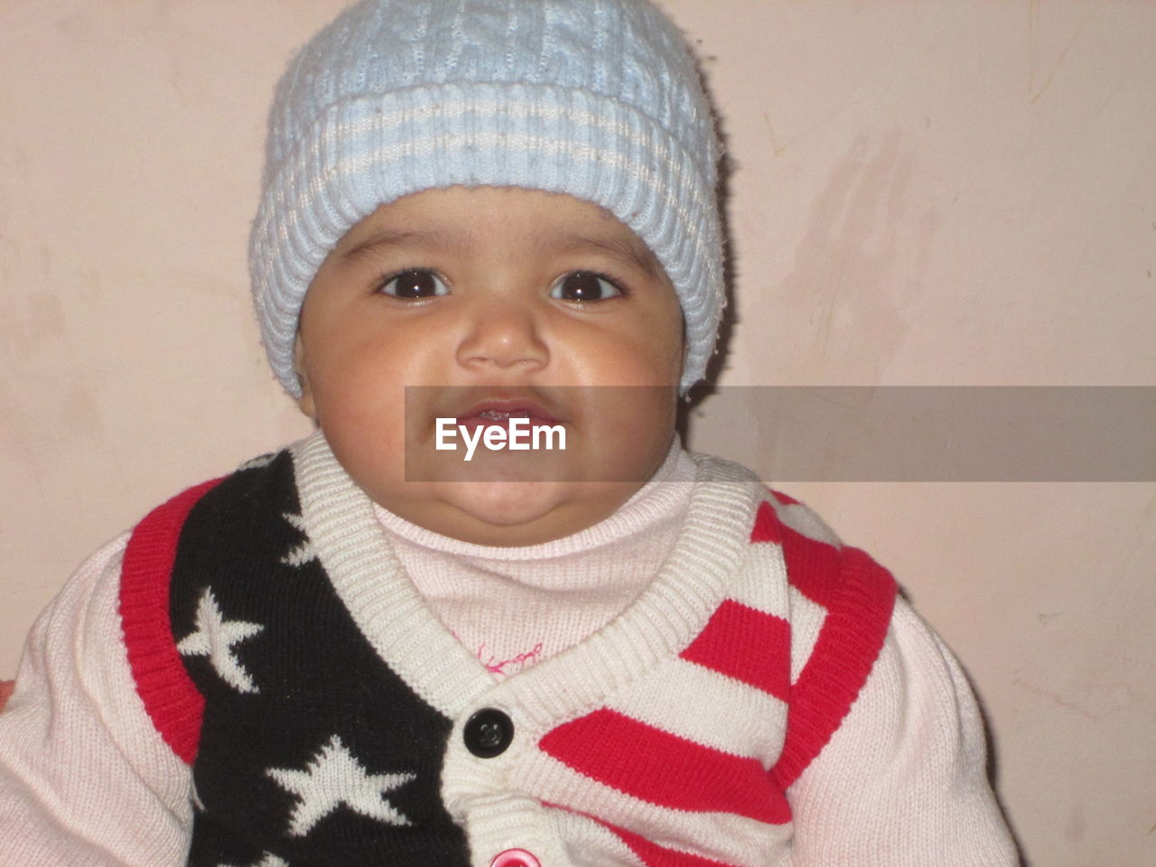 CLOSE-UP PORTRAIT OF CUTE BABY GIRL