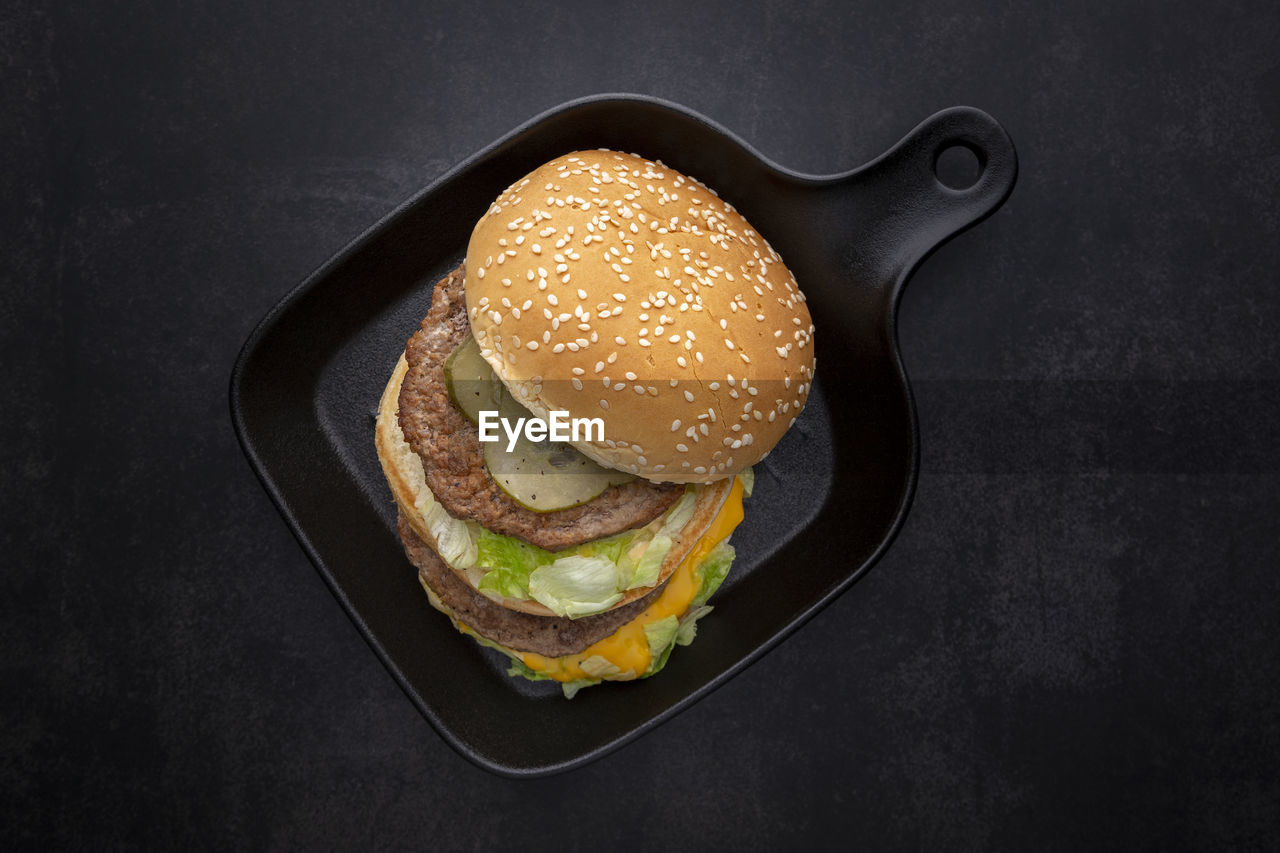 HIGH ANGLE VIEW OF BREAKFAST ON TRAY