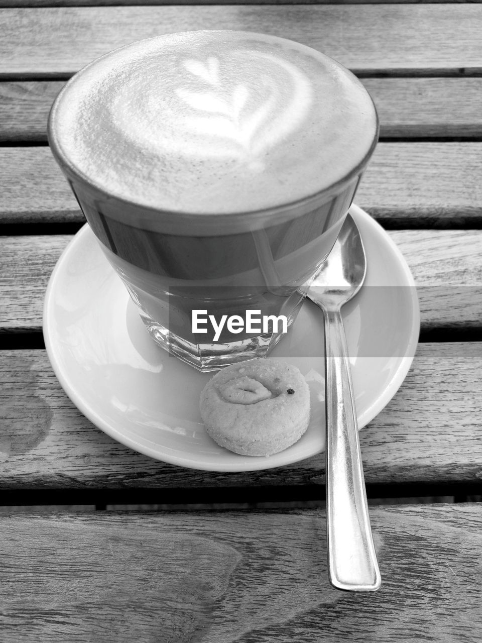 CLOSE-UP OF COFFEE CUP ON WOODEN TABLE