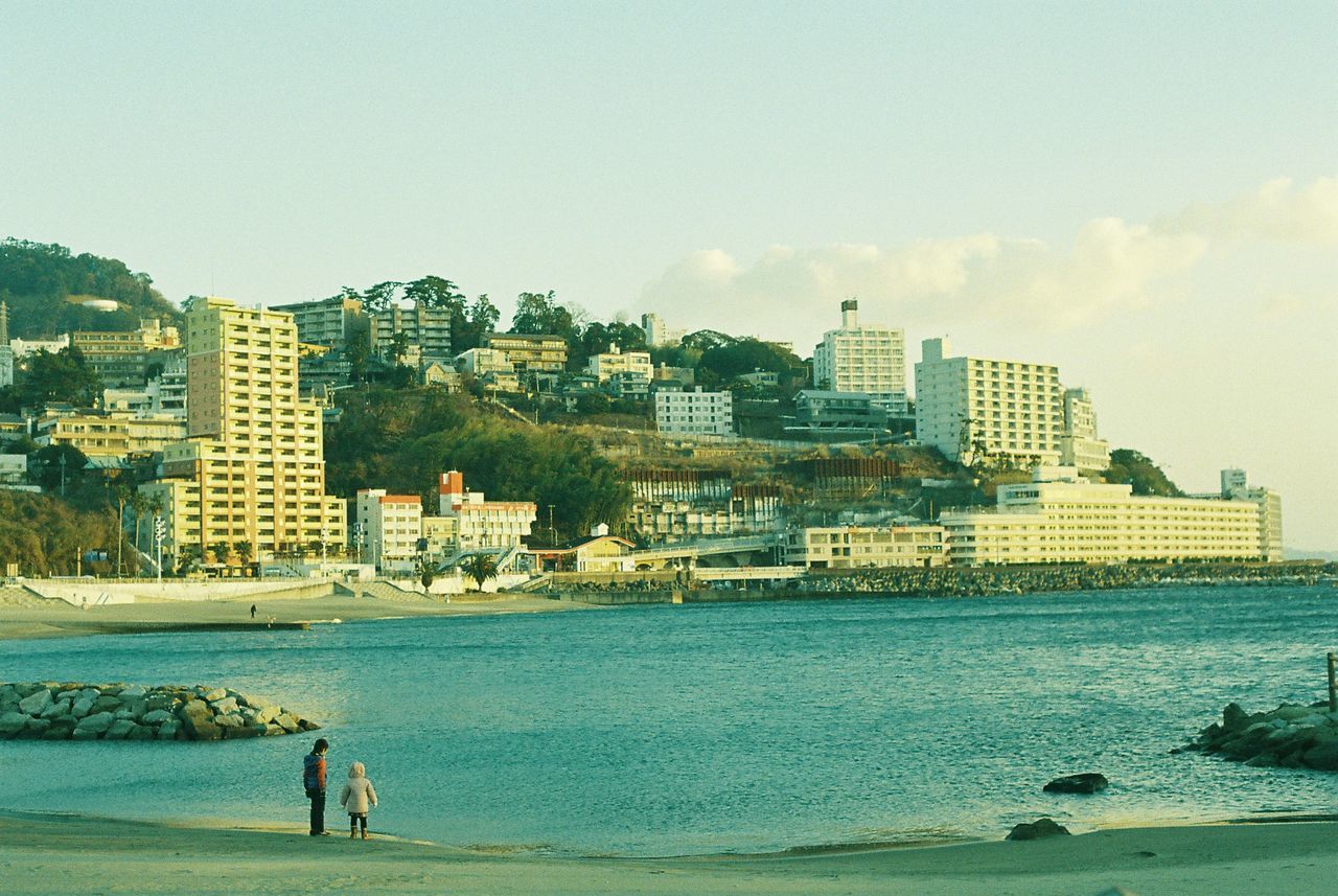 VIEW OF CITYSCAPE WITH WATERFRONT