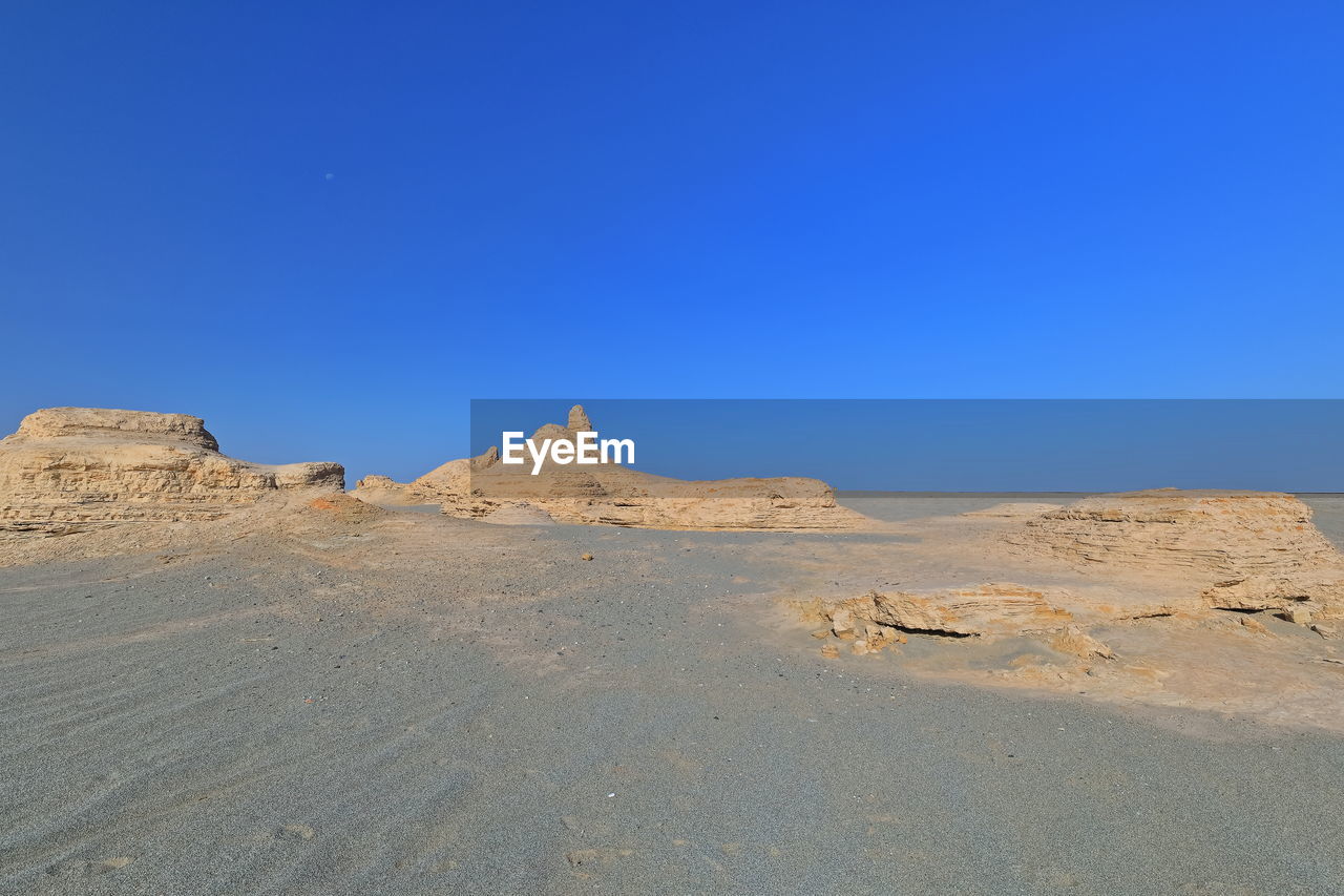 0464 group of ruined buddhist stupas-shrines-temples. miran ancient town-ruoqiang cty-xinjiang-china