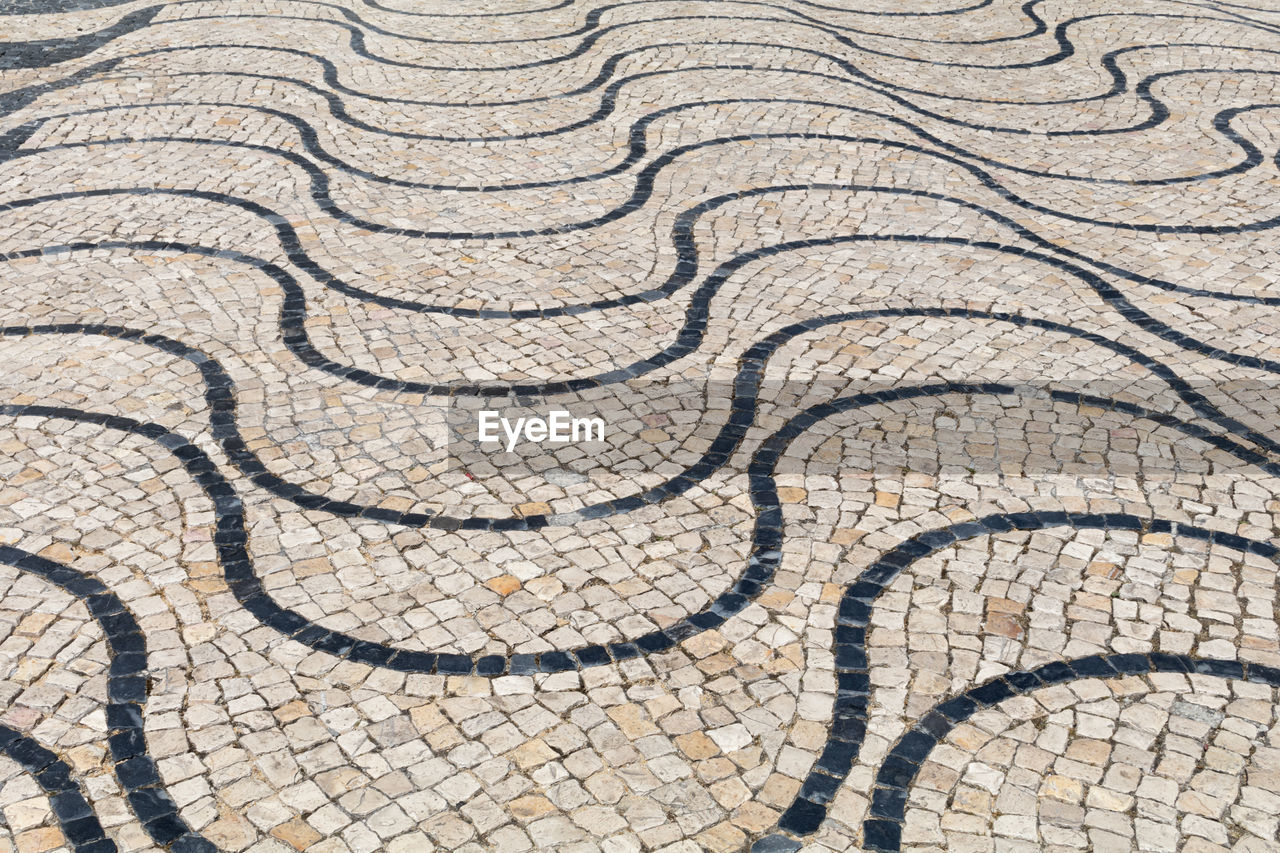 Full frame shot of curvy patterned footpath