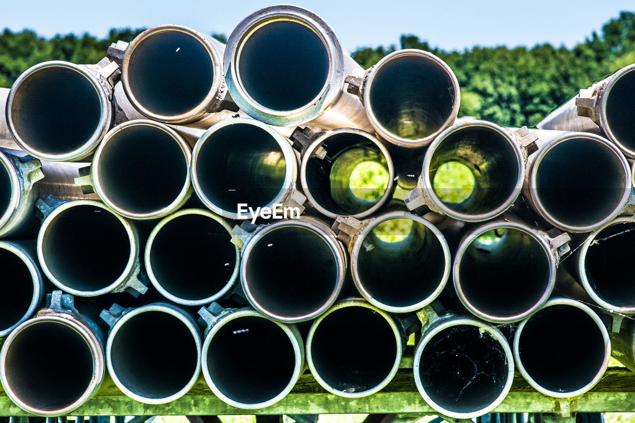 Stacked metallic pipes