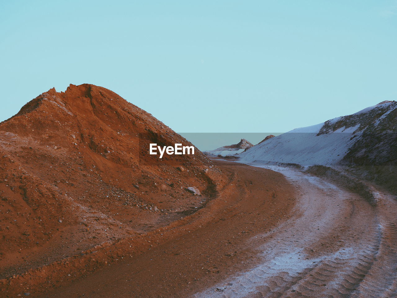 PANORAMIC VIEW OF MOUNTAIN AGAINST CLEAR SKY