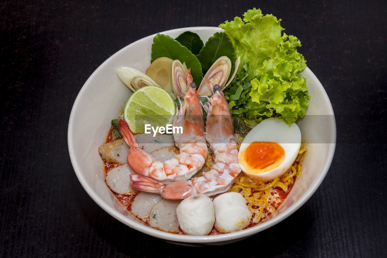 CLOSE-UP OF SEAFOOD IN BOWL