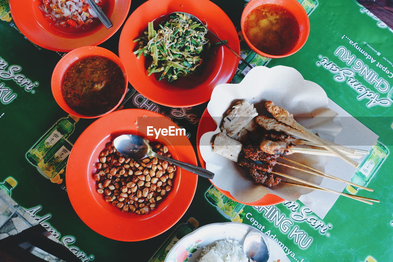 HIGH ANGLE VIEW OF BREAKFAST IN BOWL