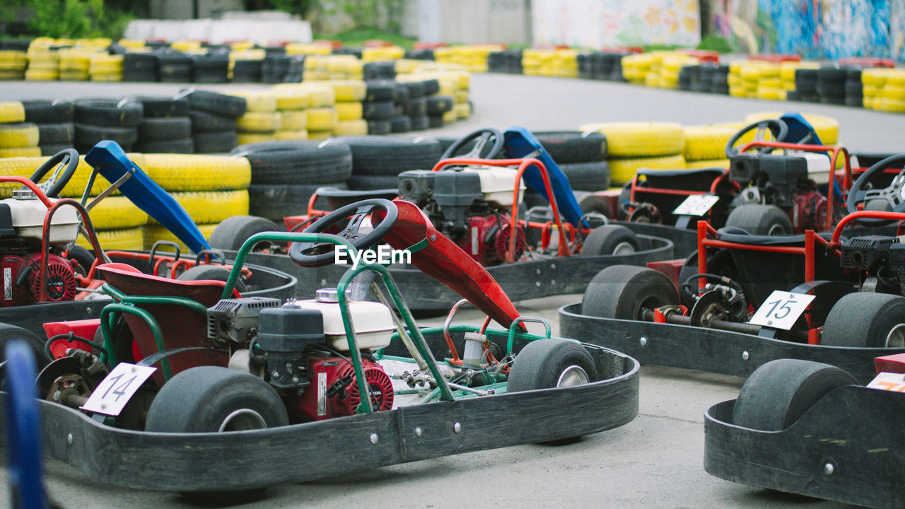 Land vehicles on street