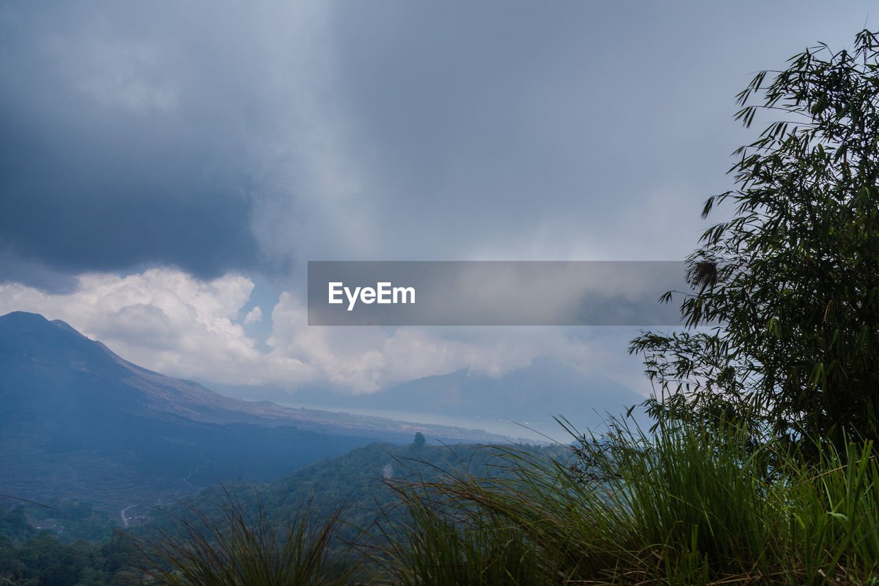 SCENIC VIEW OF LANDSCAPE AND MOUNTAINS AGAINST SKY