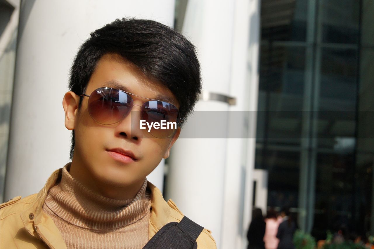 Close-up portrait of mid adult man wearing sunglasses