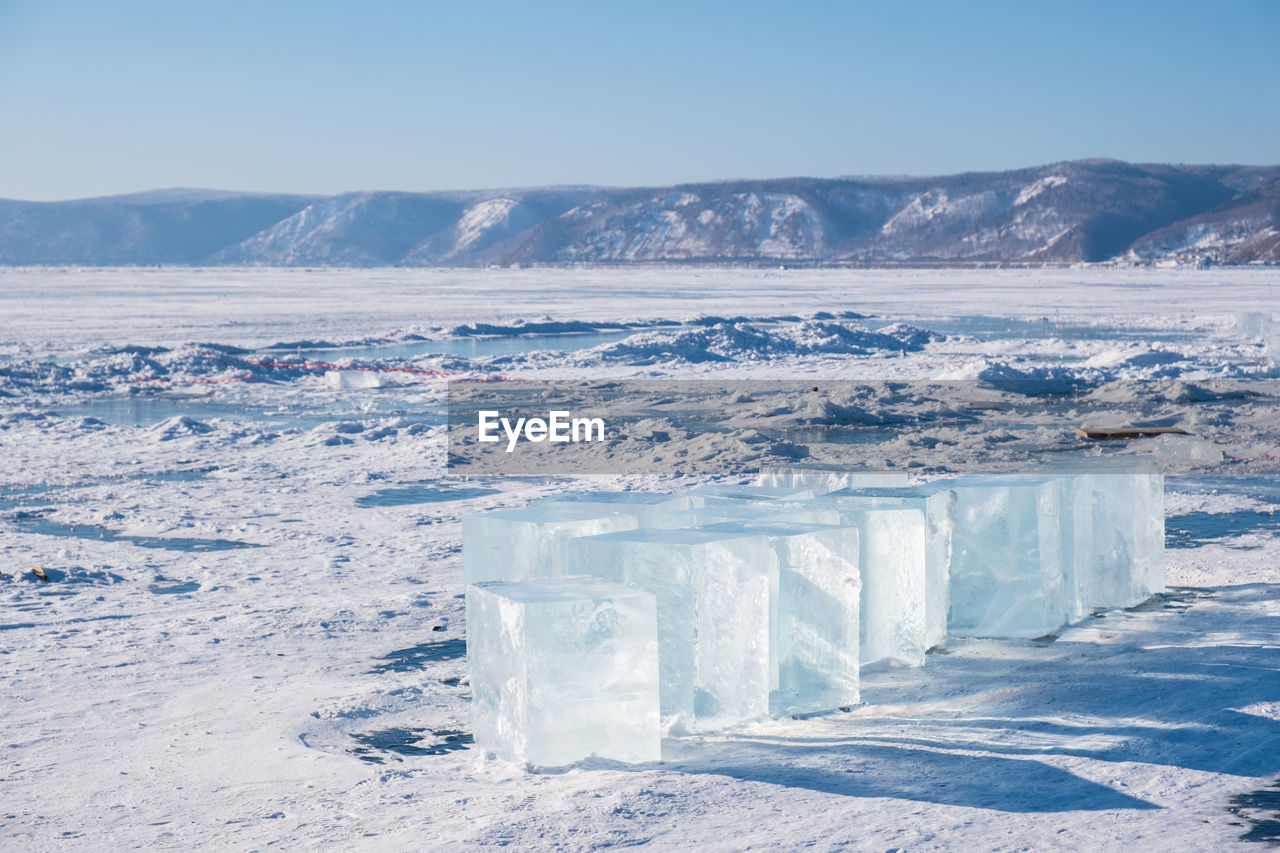 SCENIC VIEW OF FROZEN LANDSCAPE AGAINST SKY