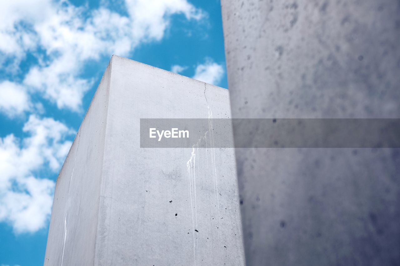 LOW ANGLE VIEW OF BUILT STRUCTURES AGAINST SKY