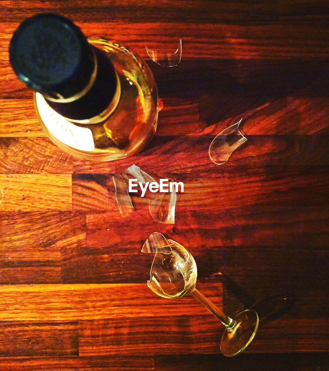 CLOSE-UP OF BEER IN GLASS ON TABLE