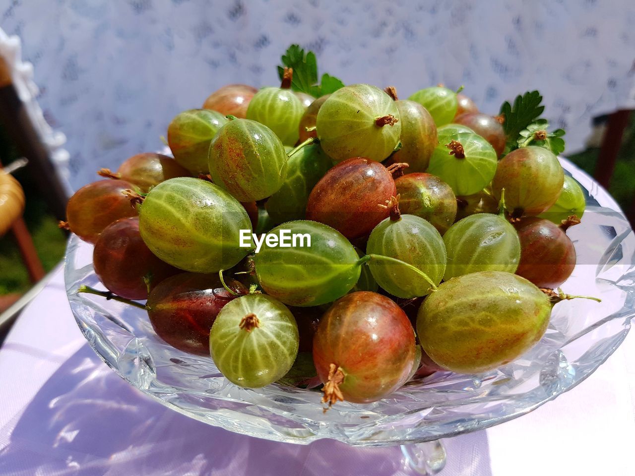 CLOSE-UP OF STRAWBERRIES