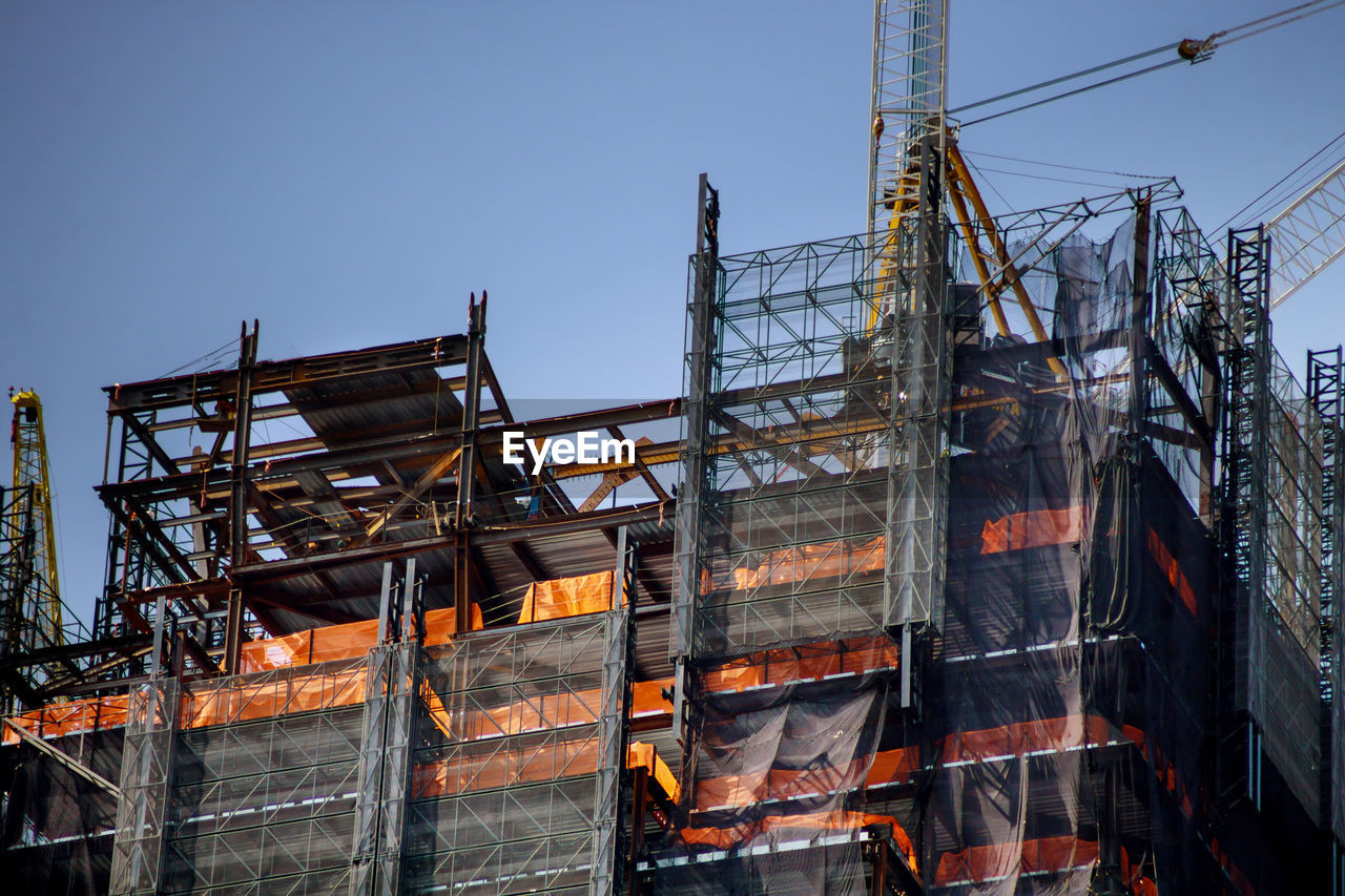 LOW ANGLE VIEW OF CRANE AGAINST SKY