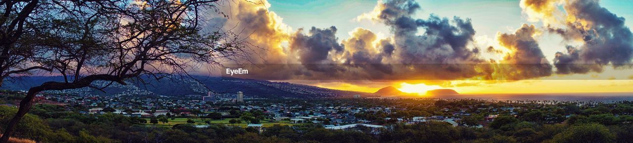 PANORAMIC VIEW OF TOWNSCAPE AGAINST SKY DURING SUNSET