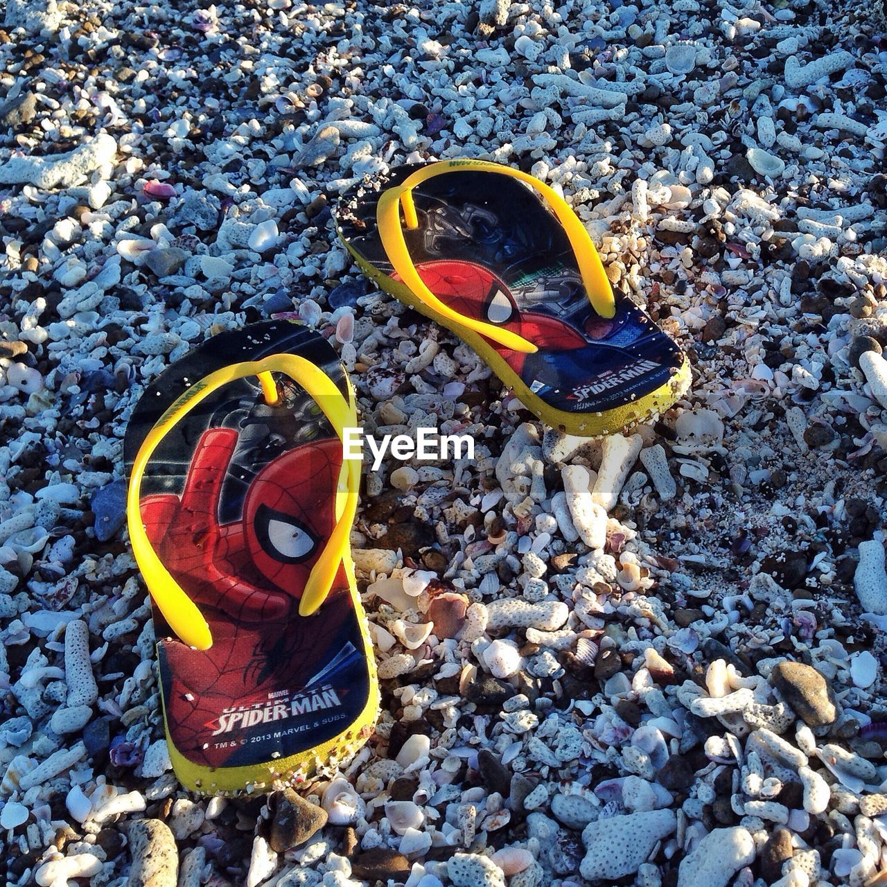 Flip-flops on pebble