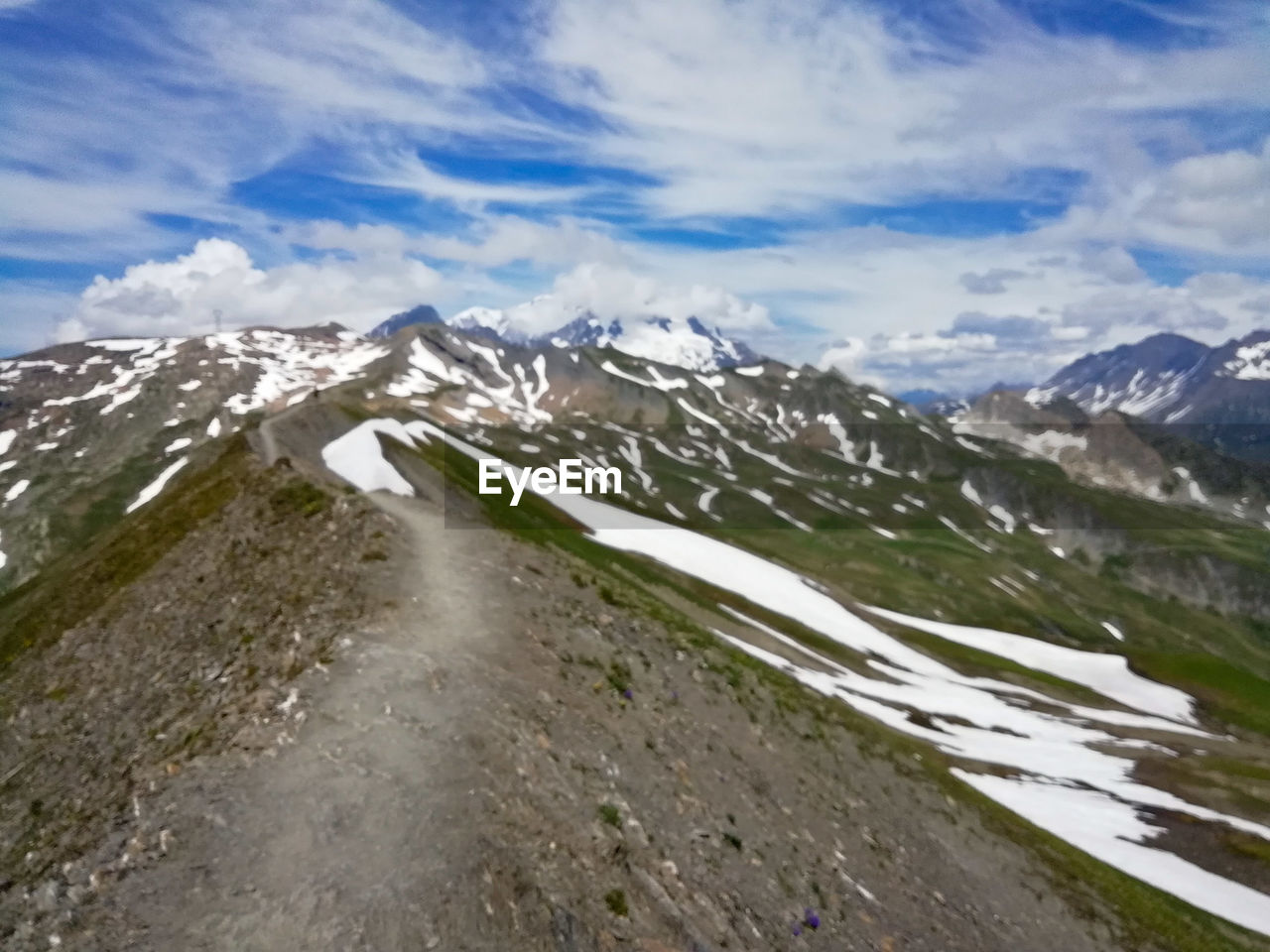 SNOWCAPPED MOUNTAIN AGAINST SKY