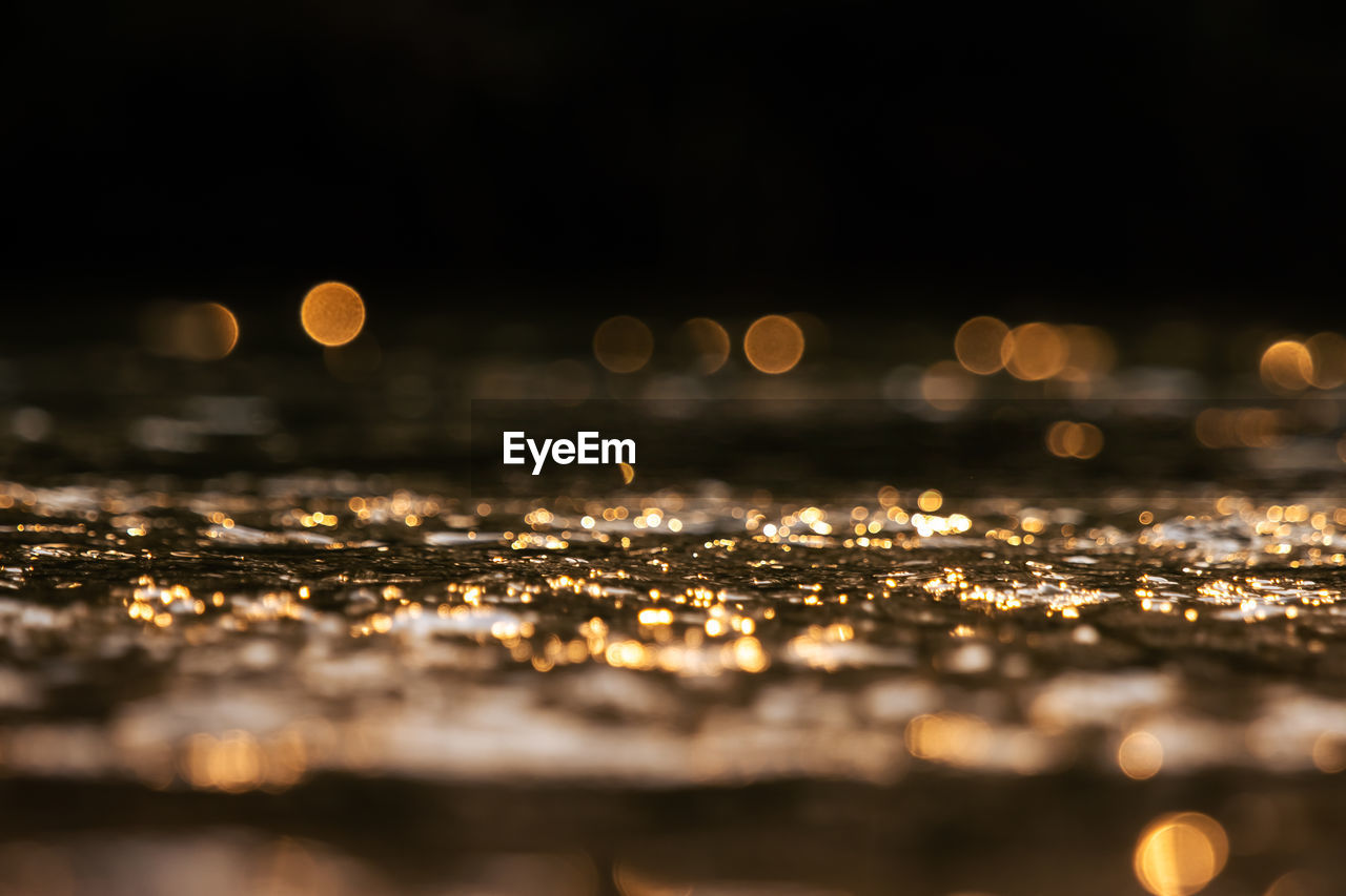 Bokeh from sunlight that hits the water surface
