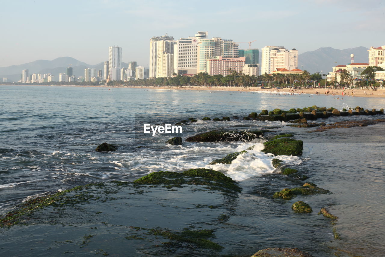 SEA AND BUILDINGS IN CITY