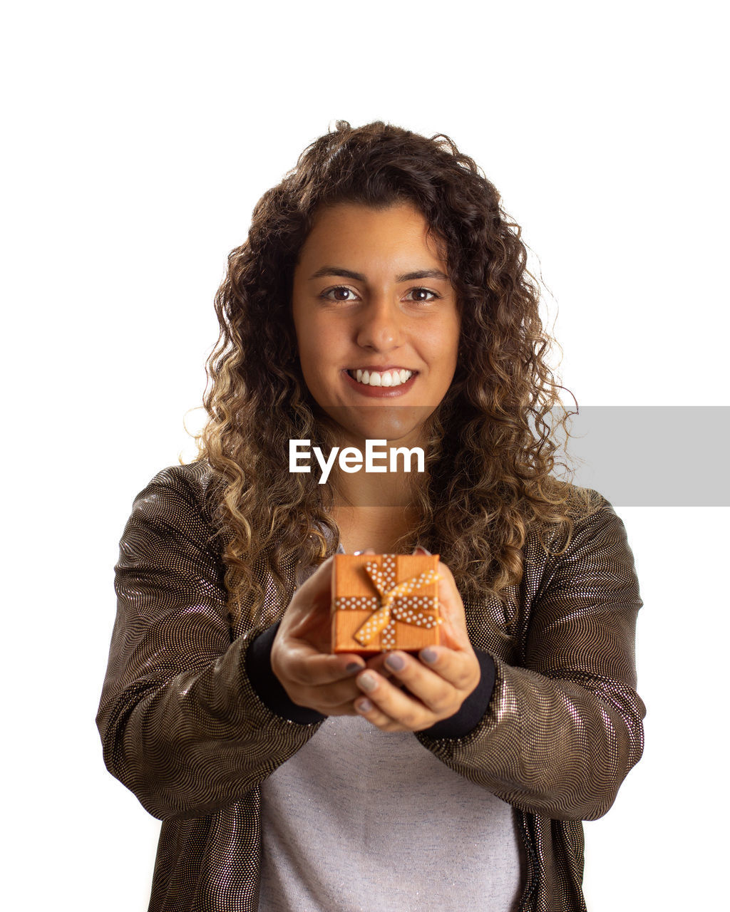 PORTRAIT OF SMILING YOUNG WOMAN AGAINST WHITE BACKGROUND