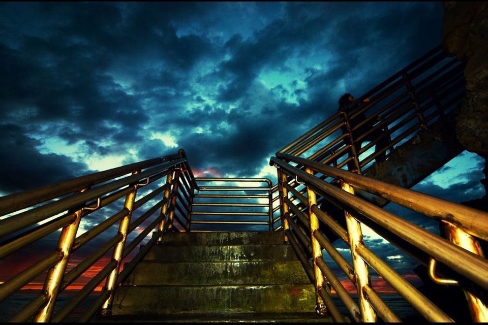 LOW ANGLE VIEW OF STEPS LEADING TOWARDS CLOUDY SKY