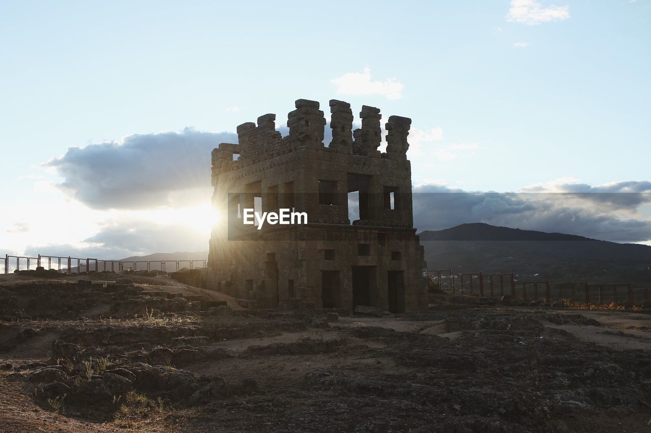 OLD RUINS OF BUILDING