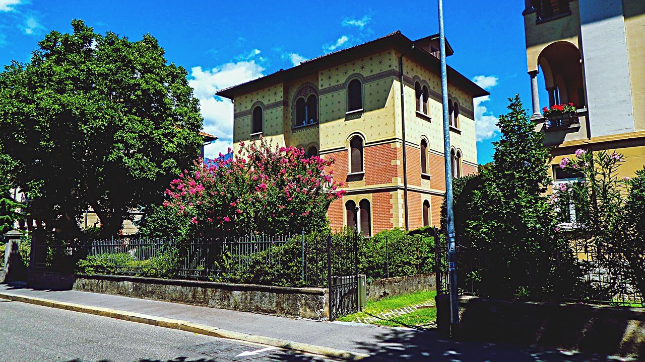 BUILDINGS IN CITY AGAINST SKY