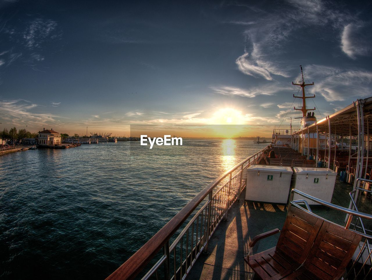 VIEW OF SEA AT SUNSET