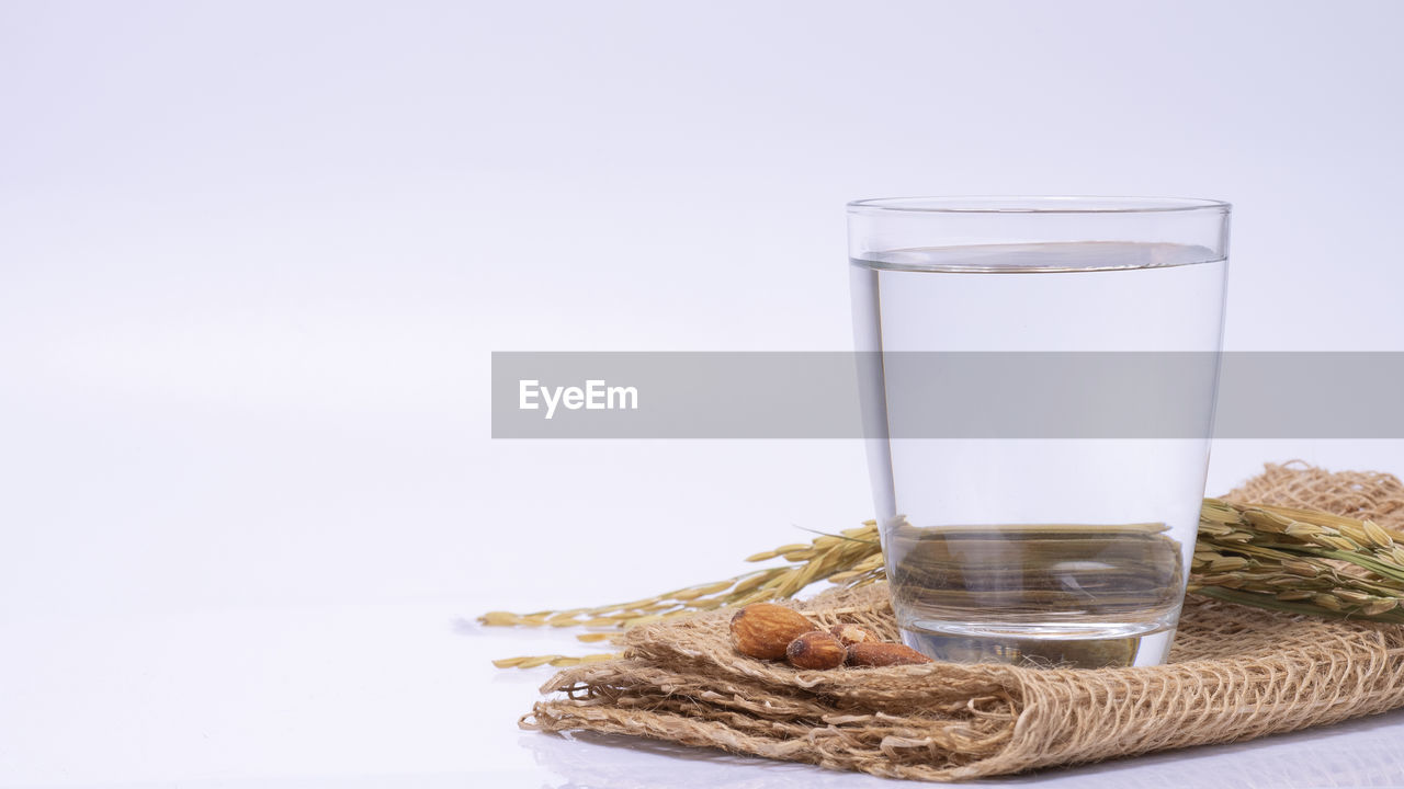 CLOSE-UP OF DRINK IN GLASS