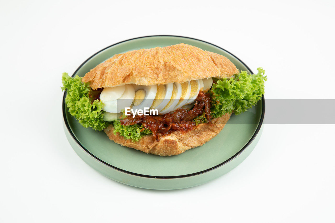 food, food and drink, fast food, healthy eating, veggie burger, vegetable, bread, hamburger, dish, sandwich, white background, wellbeing, freshness, meal, studio shot, meat, baked, no people, indoors, fruit, plate, produce, green, lettuce, cut out, savory food, lunch