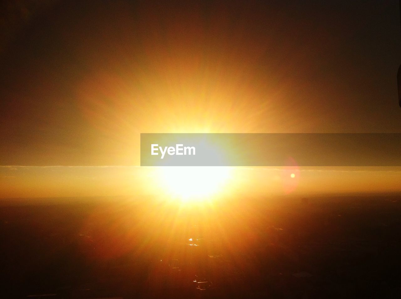 SCENIC VIEW OF SEA AGAINST SKY AT SUNSET