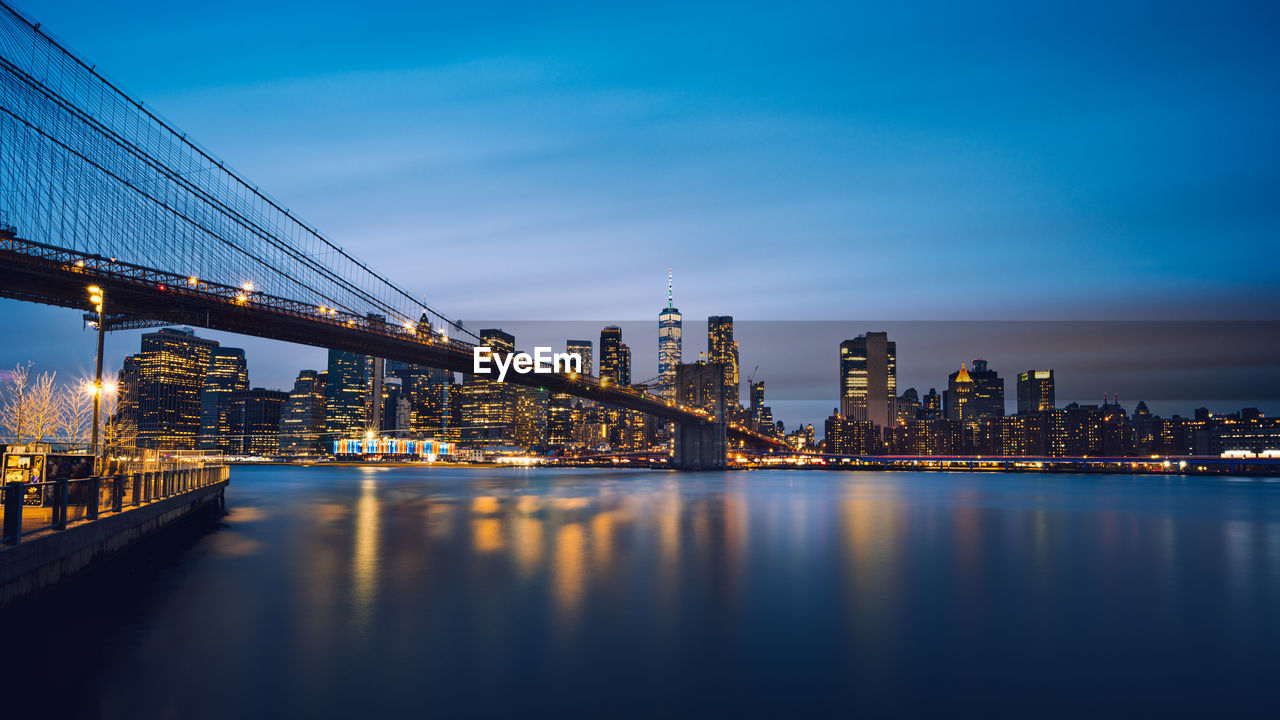 Night panorama of brooklyn bridge and lower manhattan skyline, one world trade center, dumbo, nyc
