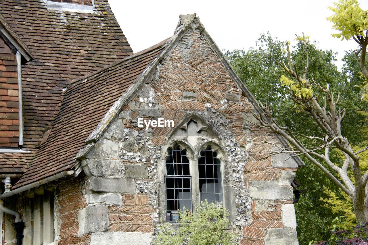 LOW ANGLE VIEW OF OLD BUILDING