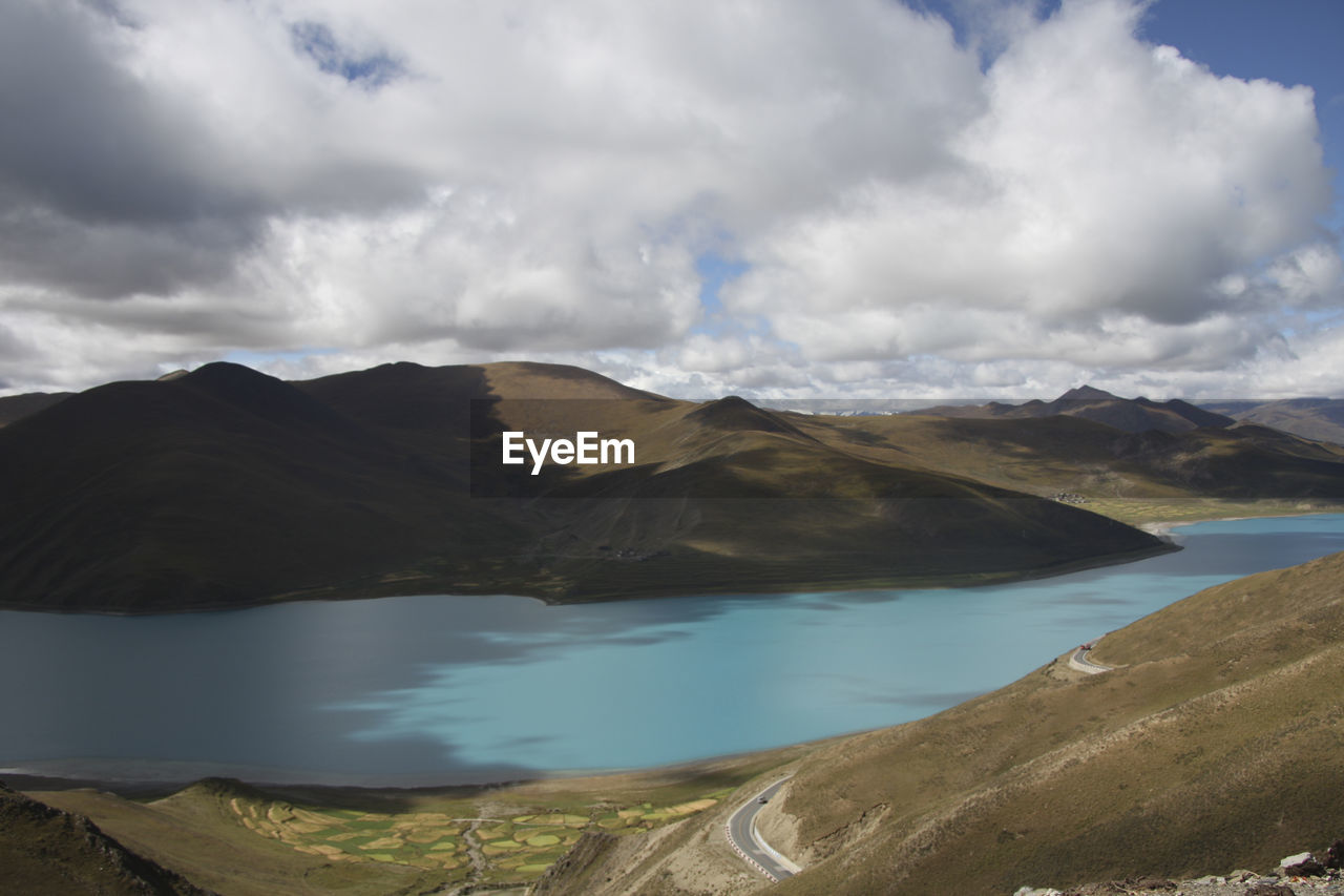 Panoramic view of lake and mountains against sky