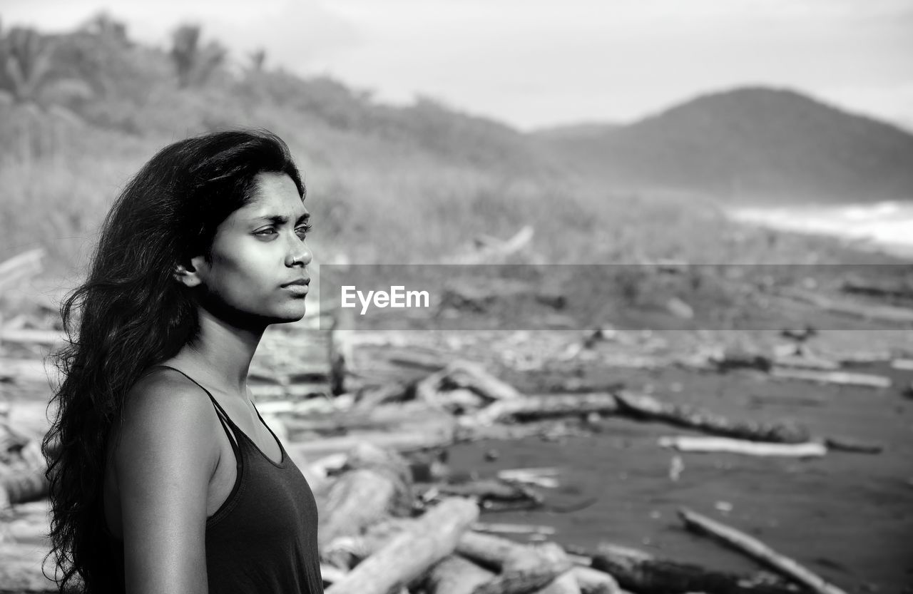 Side view of thoughtful woman looking away