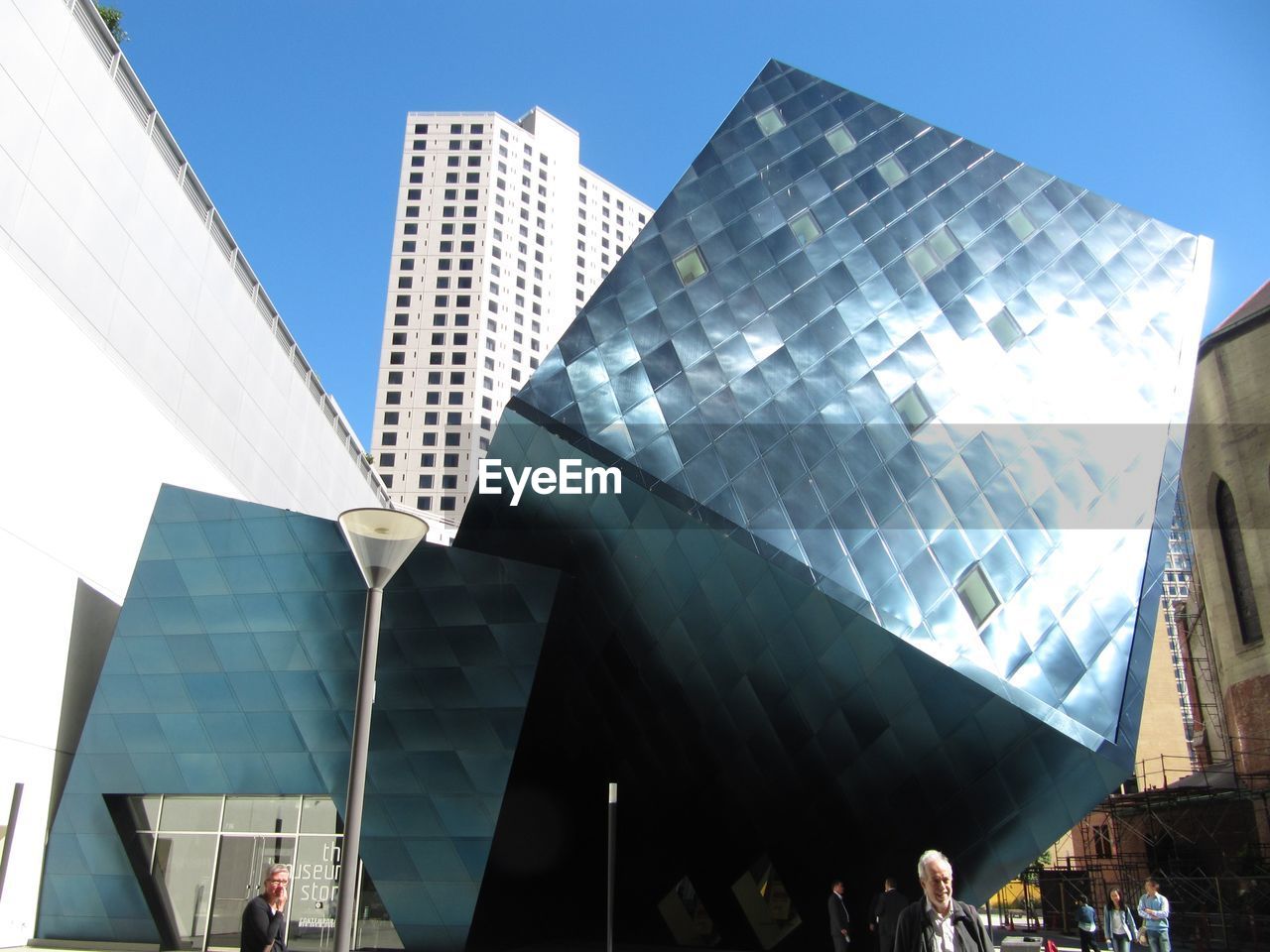 LOW ANGLE VIEW OF MODERN OFFICE BUILDING