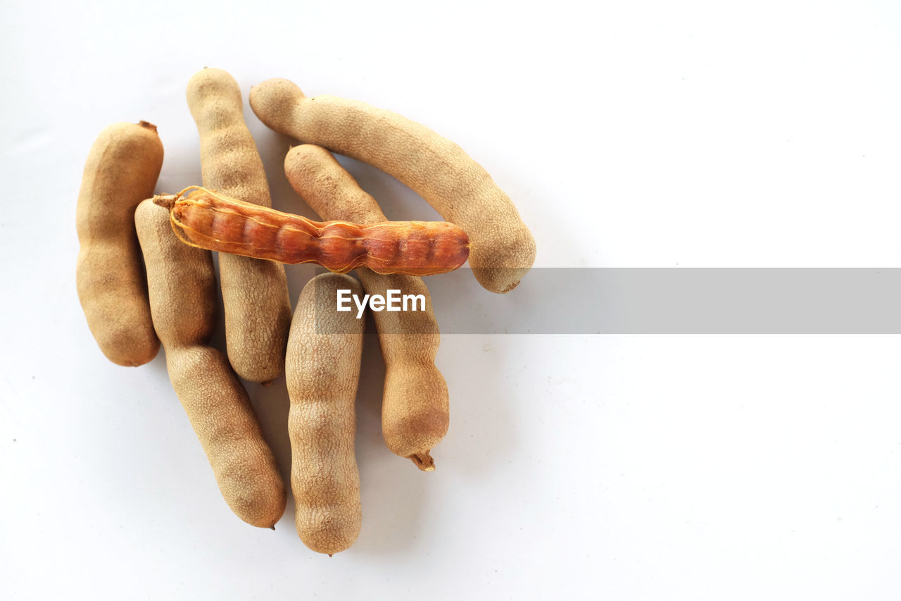 HIGH ANGLE VIEW OF SAUSAGES IN CONTAINER