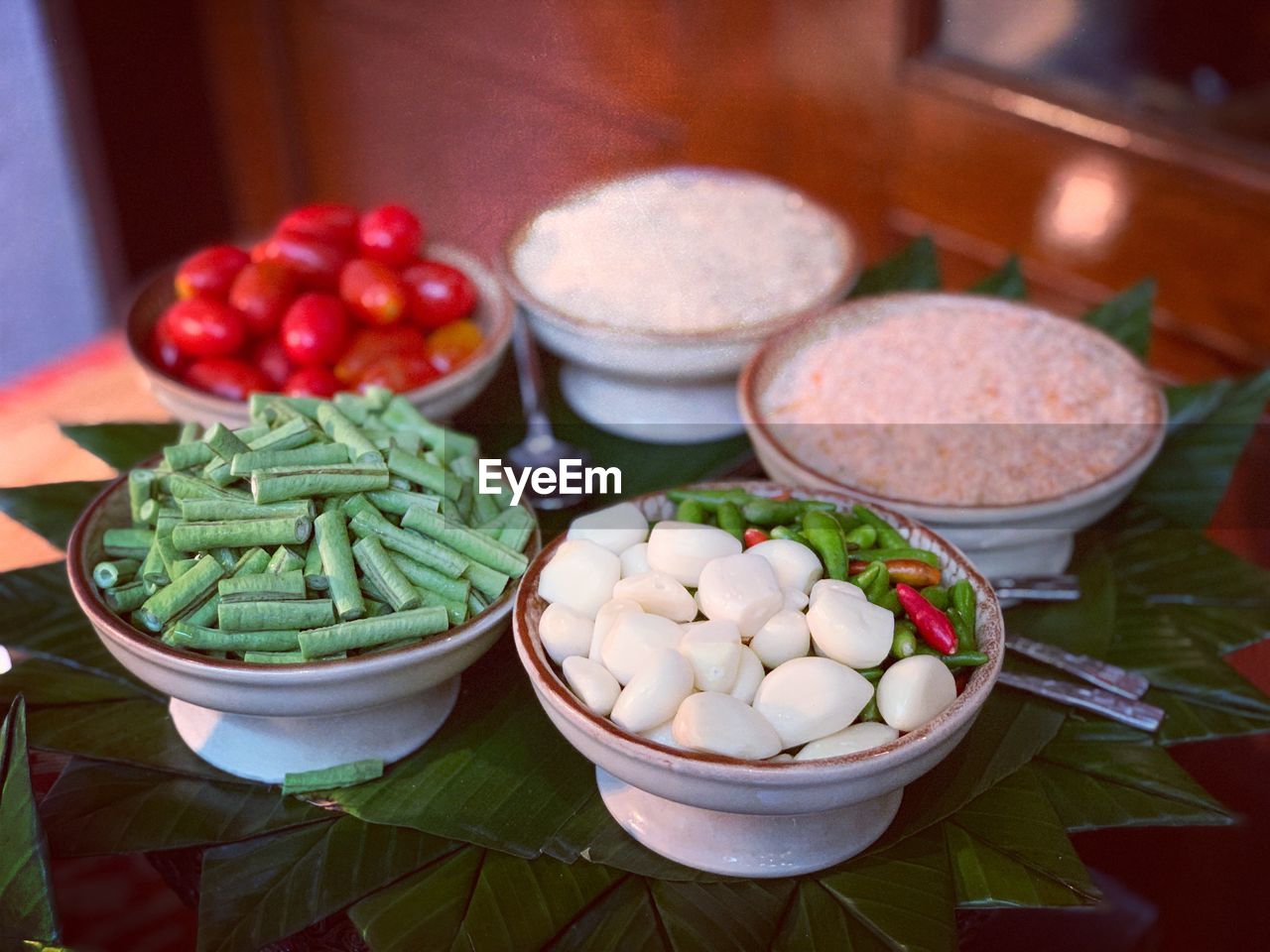 HIGH ANGLE VIEW OF FRUITS AND VEGETABLES ON TABLE