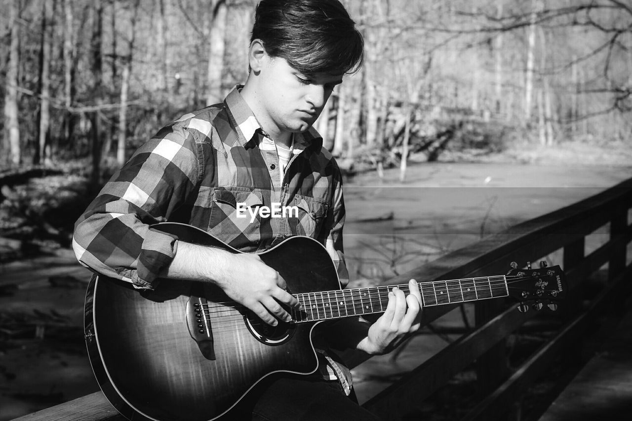 MAN PLAYING GUITAR ON STAGE