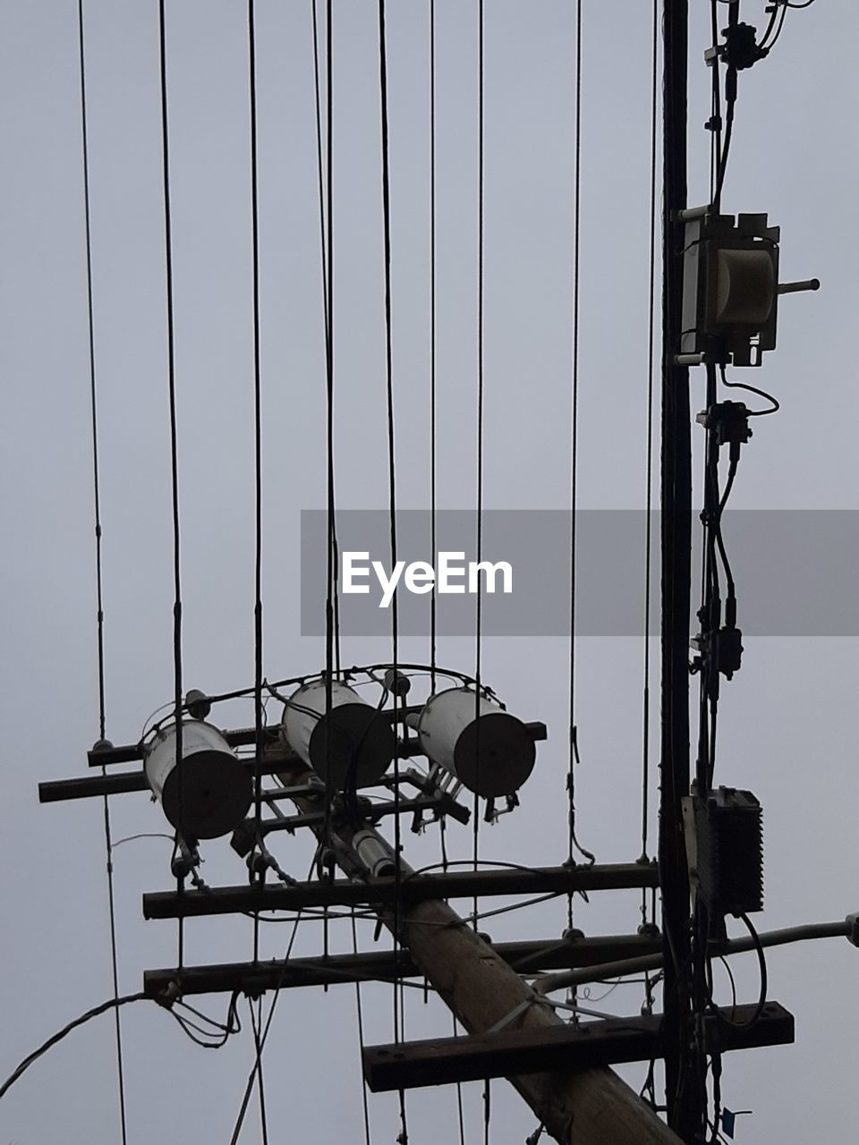 LOW ANGLE VIEW OF ROLLERCOASTER AGAINST SKY